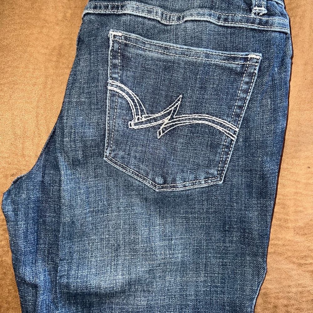 Mid rise boot cut wrangler